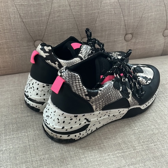 Steve Madden sneakers, size 7 - Picture 3 of 3